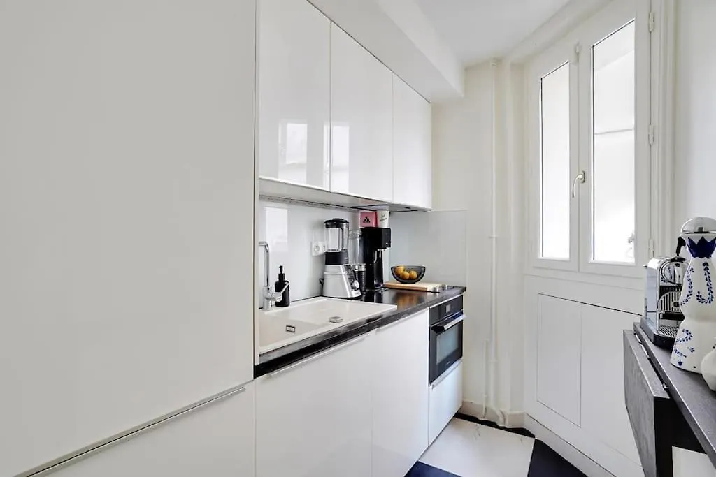Proche Champs Elysees Apartment *