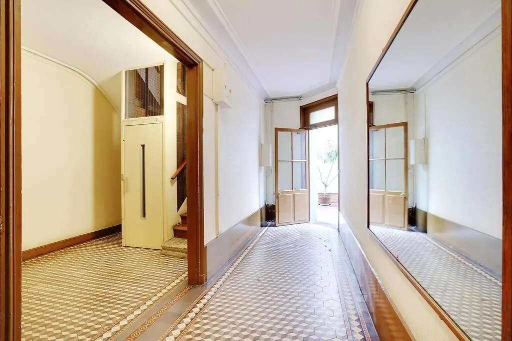 Apartment Proche Champs Elysees